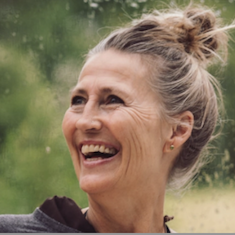 Personlig udvikling og læring på psykoterapeutuddannelsen i et trygt og støttende fællesskab med fokus på selvindsigt og menneskelig udvikling.