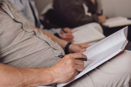 Undervisning på psykoterapeutuddannelsen med fokus på personlig udvikling, gruppedynamik, terapeutiske metoder og faglig refleksion på Tobias-Skolen.