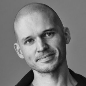 Psykolog, ph.d. i psykiatri, forfatter og forsker. Anders Sørensen bringer en sjælden kombination af klinisk erfaring og forskningsbaseret viden ind i undervisningen på Tobias-Skolen, hvor han inspirerer de studerende med indsigt i psykoterapi, selvregulering og menneskelig udvikling